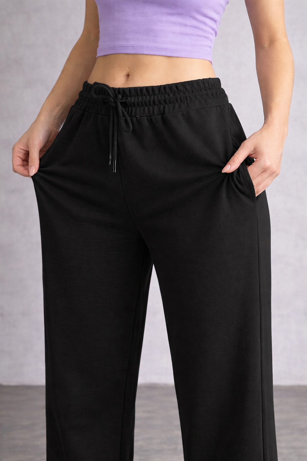 BLACK SWEATPANTS